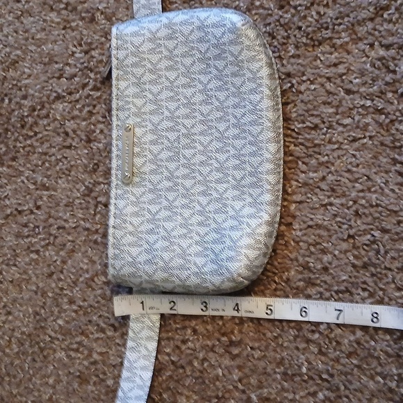 Micheal Kors silver monogram belted hip purse size S/M - Picture 13 of 15